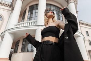 Read more about the article Jak dopasować odzież do swojej figury – Poradnik modowy dla każdej kobiety